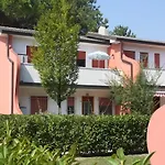 Cozy Flat In With Swimming Pool-beahost