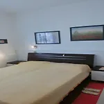 Cozy Flat In With Swimming Pool-beahost דירה ביביונה
