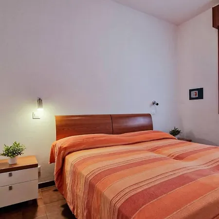 Cozy Flat In With Swimming Pool-beahost