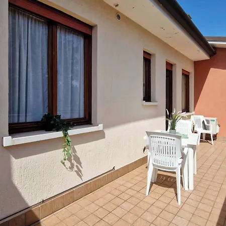 Cozy Flat In With Swimming Pool-beahost